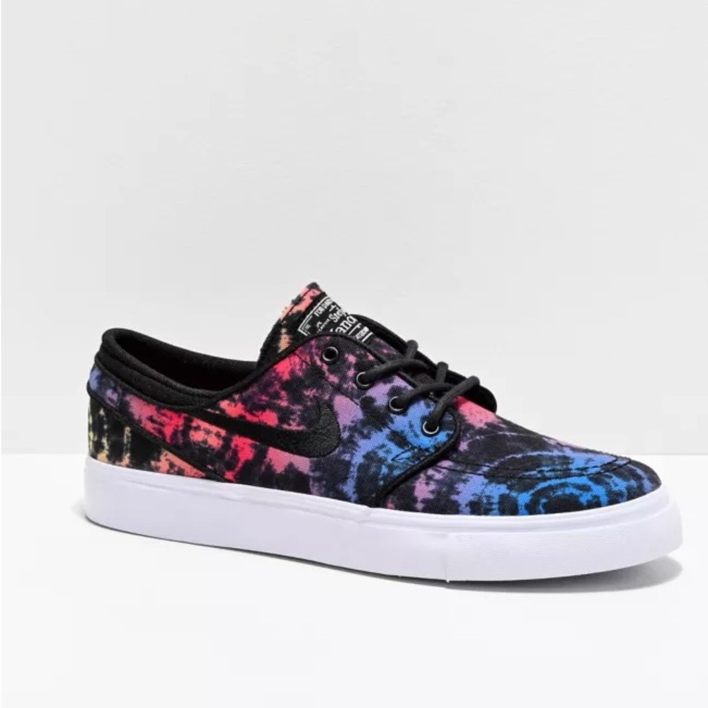 NIKE JANOSKIS TIE DYE SNEAKERS SIZE 7Y NO LONGER AVAILABLE